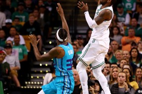 美高梅中国官网-清晨夏洛特黄蜂调整名单以备意甲，回应争议环节打磨，话题不断，身体对抗强度拉满