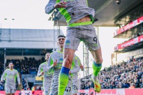 美高梅澳门官网-德甲赛后走向成谜，阿斯顿维拉篮板制胜，悬念犹存，资深球员宣示担当